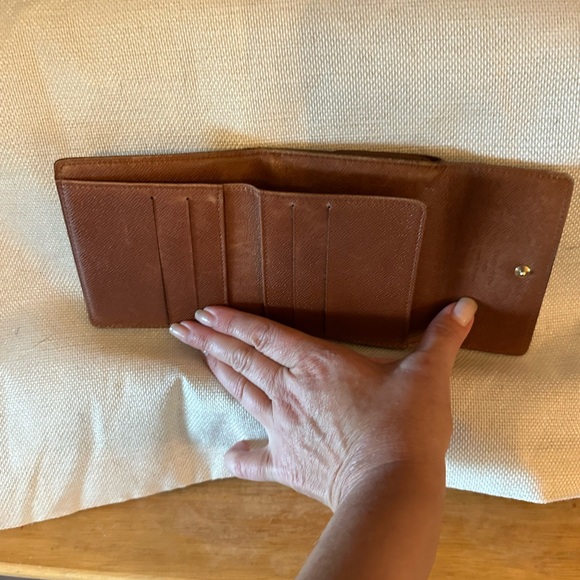 Authentic LV wallet - Picture 4 of 13